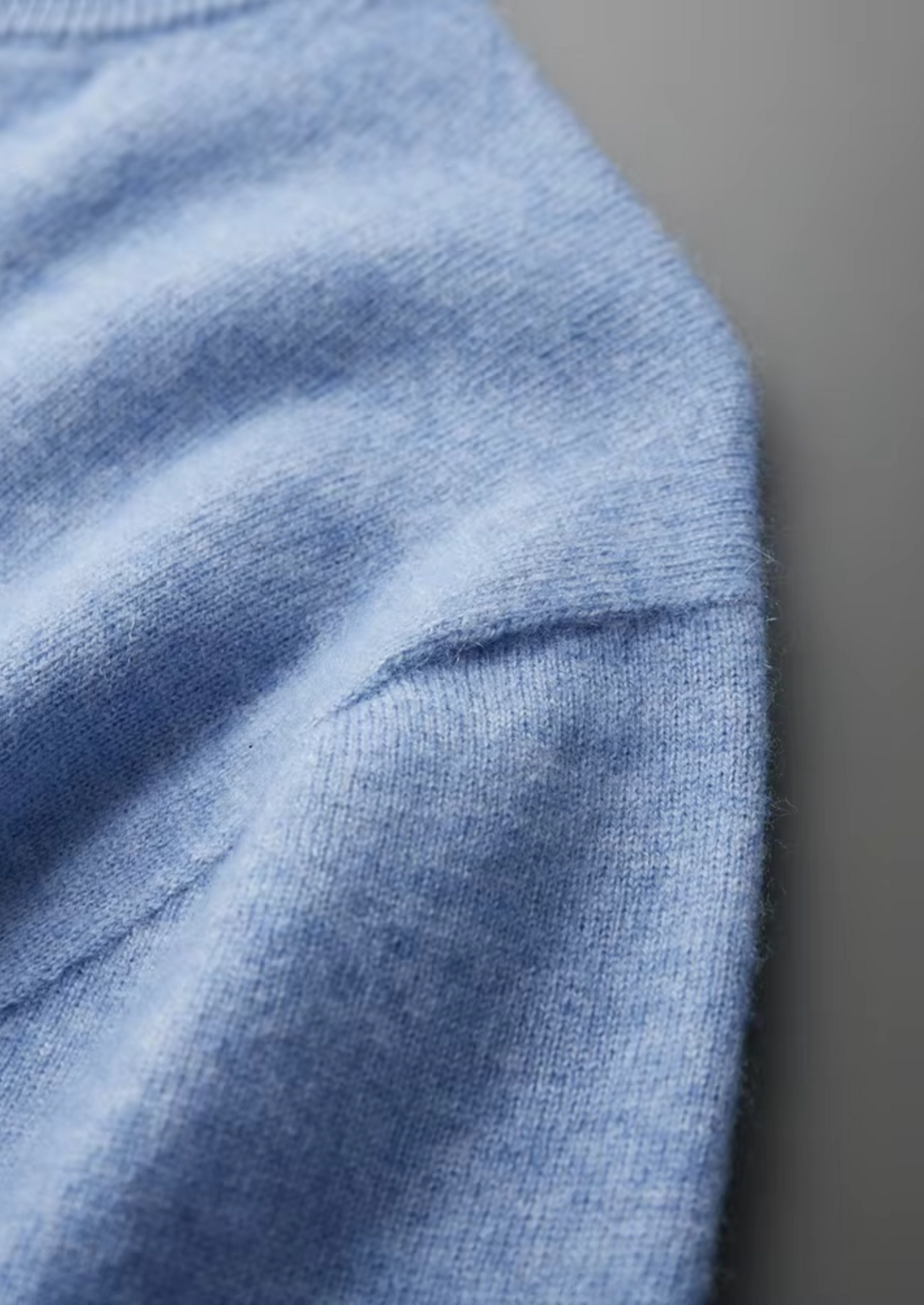 100% CASHMERE MOCK NECK T-SHIRT